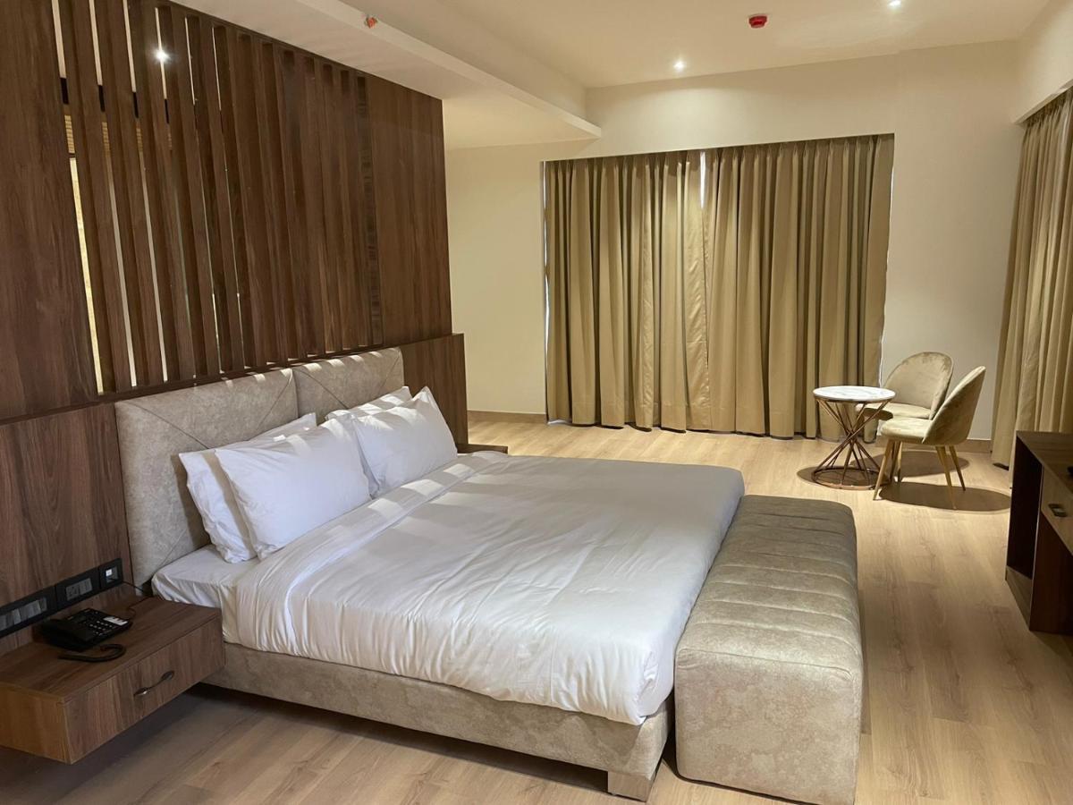 Hotel Dayal Gateway Lakhnaú Exteriér fotografie