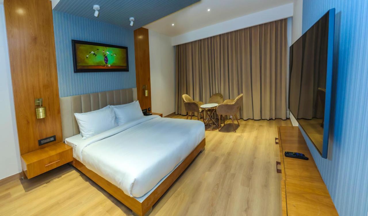 Hotel Dayal Gateway Lakhnaú Exteriér fotografie