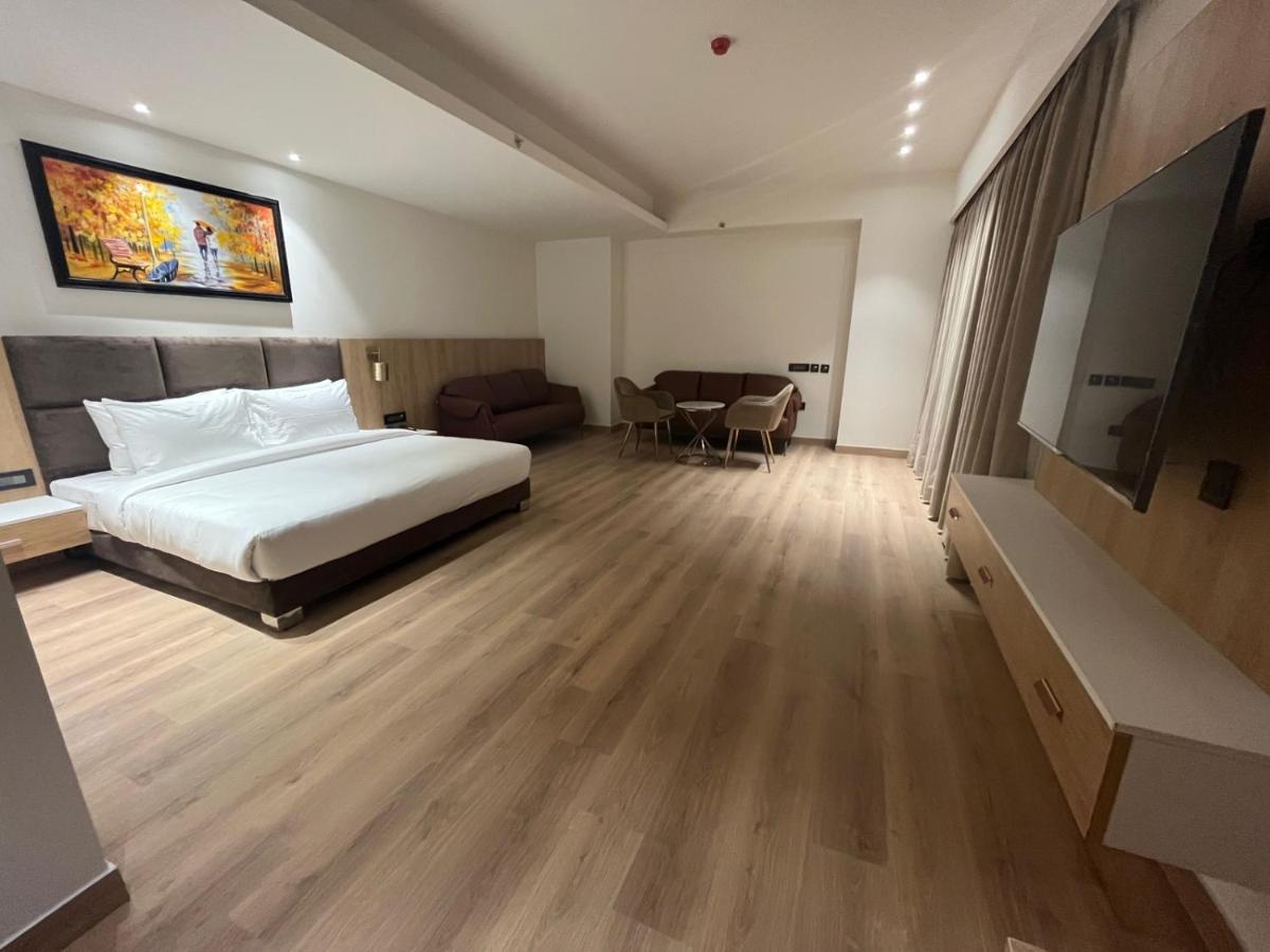 Hotel Dayal Gateway Lakhnaú Exteriér fotografie